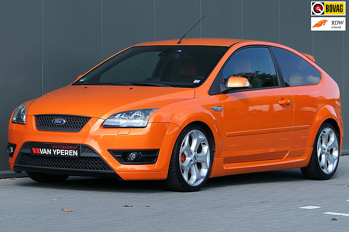 Ford Focus 2.5 ST Youngtimer Recaro stoelen Climate Stoelverwarming Cruise